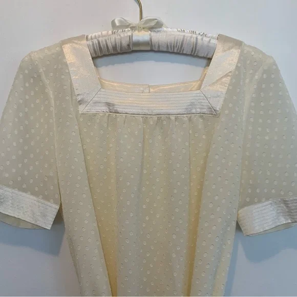 Apt 9 Semi Sheer Swiss Dot Feminine Blouse - Picture 3 of 10